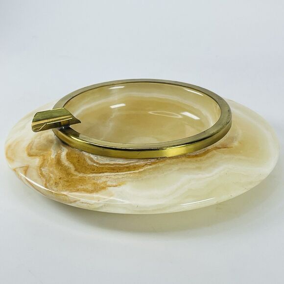 Vintage Alabaster or Onyx Hand Carved Stone Ashtray Brass Rim Made in Italy 5in - Picture 2 of 7